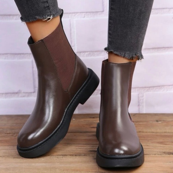 Minimalist Slip On Chelsea Boots - Picture 2 of 5